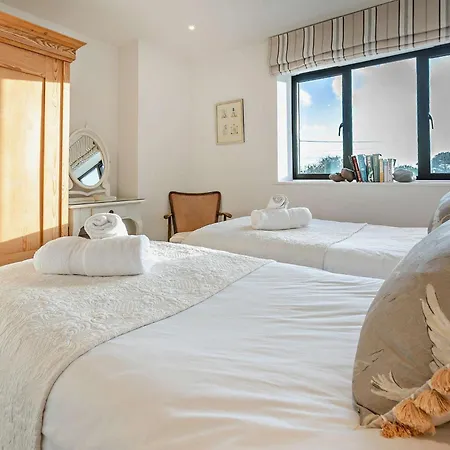 2 Bed In Lizard 48616 * Ruan Major